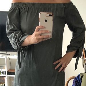 DO +BE SOFT OFF-SHOULDER GREEN BLOUSE